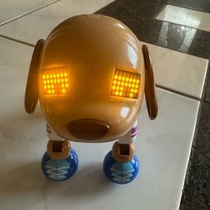 Zoomer Zuppies “Kicks” Interactive Toy Pup